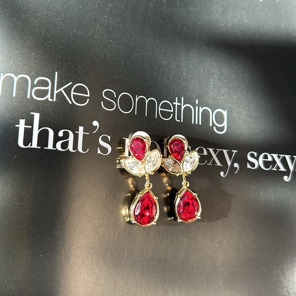 RUBY RED FANCY PEAR DROPS! SIGNED SWAROVSKI CRYSTAL GOLD DANGLE EARRINGS - Picture 11 of 12